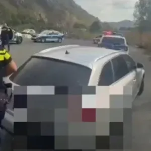 Focuri de armă pe DN6 pentru oprirea unui șofer fugar. Tânărul de 24 de ani era dat în urmărire și avea mandat de arestare - VIDEO