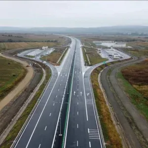 Permis anulat și trei ani fără dreptul de a da examen pentru șoferii care merg pe contrasens pe autostradă. Ce prevede un nou proiect