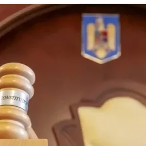 Decizie importantă la CCR pentru femeile însărcinate. Excluderea de la indemnizația de risc maternal, declarată neconstituțională