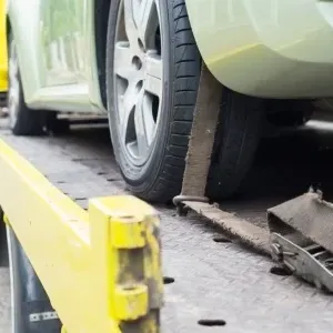 Mașinile parcate neregulamentar în centrul Capitalei vor ajunge aici. CGMB a stabilit noul loc de depozitare