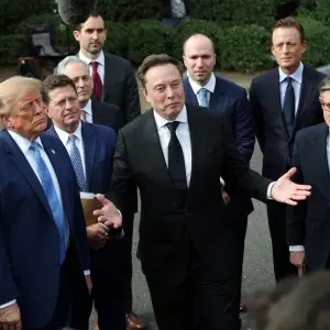 Donald Trump și giganții AI au semnat „Constituția” pentru inteligența artificială. Ce promit companiile