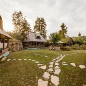 Un "sat" întreg din România, scos la vânzare cu 750.000 de euro. Ce primește cumpărătorul pentru această sumă