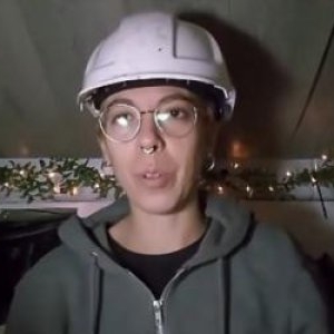 A terminat Medicina, dar a ales să lucreze pe șantier. Meseria care îi aduce 32 de dolari pe oră