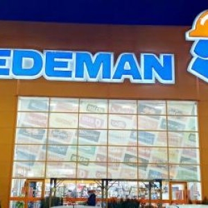 Dedeman a dat în judecată statul român, după ce a primit 5 lei/mp pentru un teren. Cât cer fraţii Pavăl