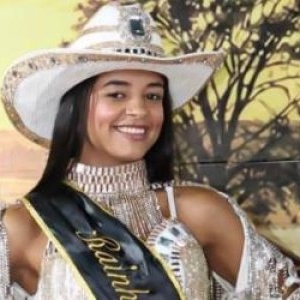 O fostă regină a frumuseții a murit la 22 de ani, lovită de fulger. Ana îşi pieptăna nepoata în grădină