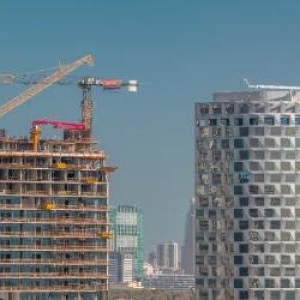 Se caută mii de muncitori în construcții în Dubai. Angajatorul plătește biletele de avion și cazarea