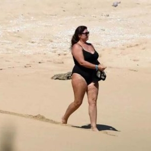 A fost jignită și execrabil criticată pentru greutatea ei, dar acum le-a dat șah mat. A topit 45 kg și arată ca o zeiță. Cum s-a afișat vedeta cu soțul ei, un mare actor