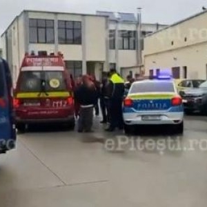 Filmul atacului cu maceta de la liceul din Pitești. Elevii ar fi avut un conflict mai vechi