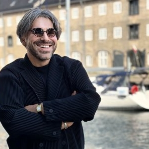 Nu doar că s-a aflat cine este, dar a apărut și imaginea cu bărbatul căruia Maurice Munteanu de la Asia Express i-a jurat iubire veșnică: "Bărbatul pe care l-am iubit, bărbatul pe care îl iubesc, bărbatul pe care îl voi iubi în continuare".