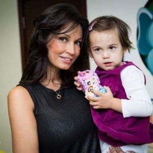 Poza aceasta este istorie! Cum arată acum superba Kim, fiica Nicoletei Luciu și a lui Zsolt Csergo, la vârsta de 14 ani. Seamănă foarte bine cu mama ei, fostă Miss România, dar are trăsături moștenite și din partea paternă. Un detaliu uluitor atrage însă 