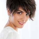 Coafura pixie cut cu volum