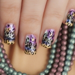 Unghii animal print colorat