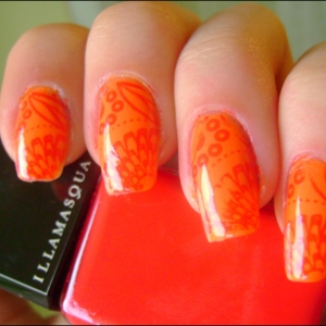 Unghii in culori neon cu model by Konad Addict
