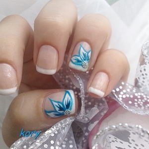 Unghii French cu pictura albastra by Kory Nails