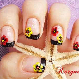 Model unghii cu flori by Kory Nails