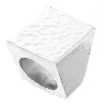 Inel din argint ornamentat cu lovitura de ciocan