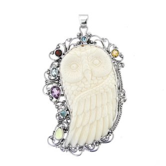 Pandantiv din argint cu os sculptat, ametist, granat