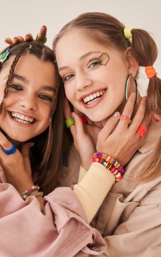În materie de look, cu ce ai șocat cel mai tare în adolescență?